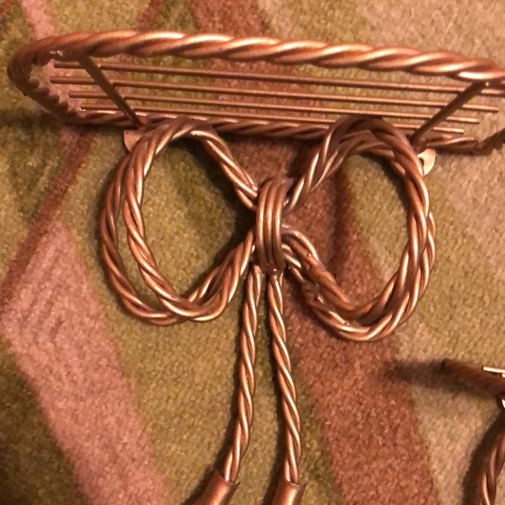 Vintage 1970’s boho Homco brass tone ribbon wall shelves - Picture 3 of 9